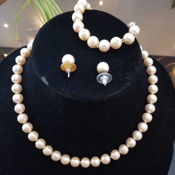 Bella Ryann Faux Pearl Necklace Bracelet Earrings - Picture 3 of 7